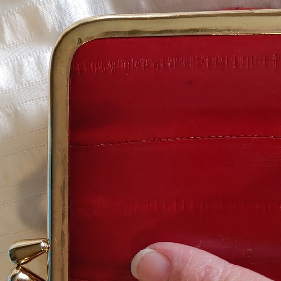 💚Vintage Red Eel Skin Cosmetic Case with Kiss Closure - Picture 13 of 13